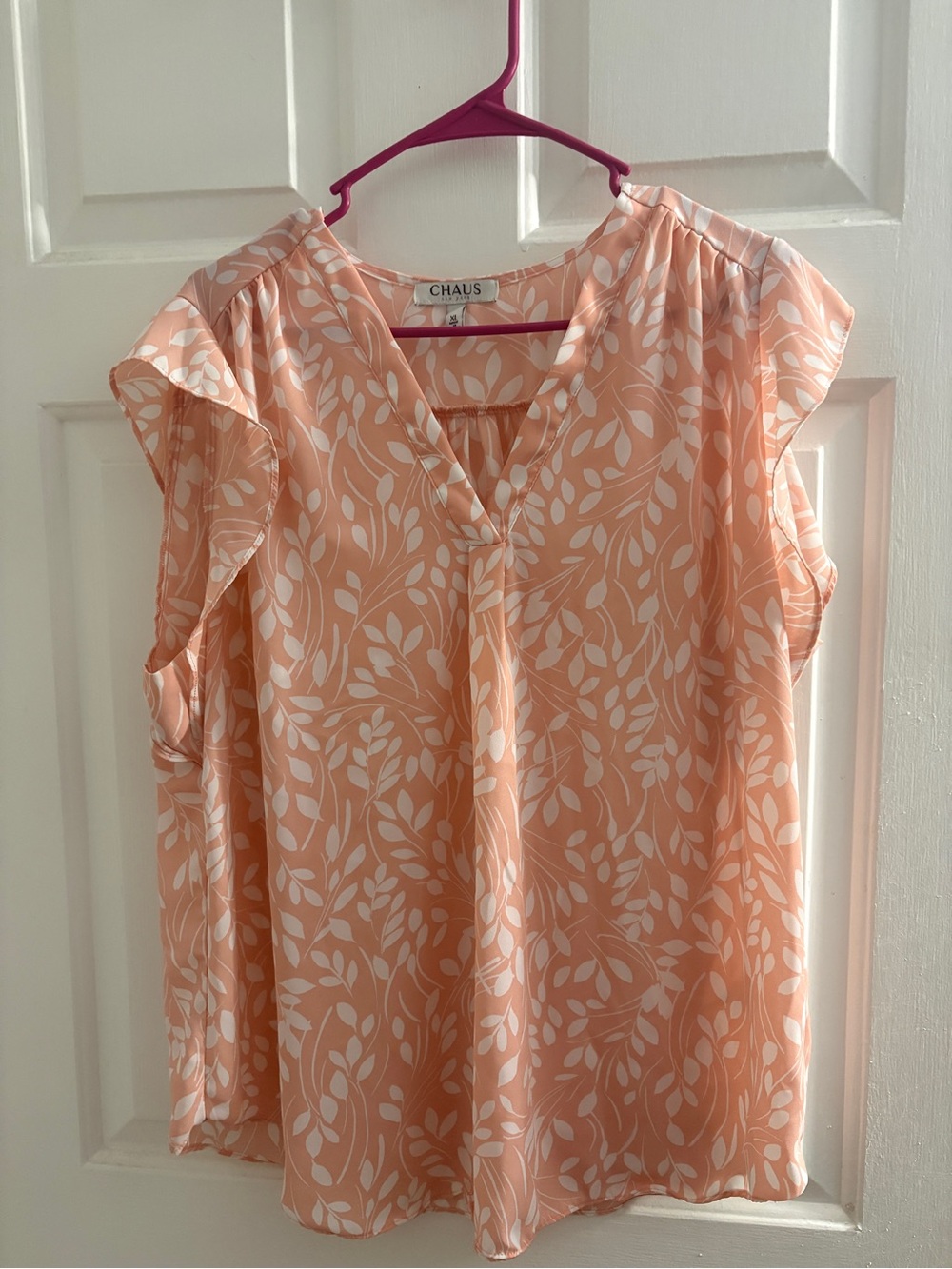 Chaus Peach and White Leaf Print V-Neck Cap Sleeve Blouse
